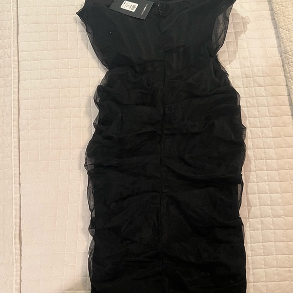 Beautiful black halter top dress, perfect for a night out on the town. - Picture 4 of 4